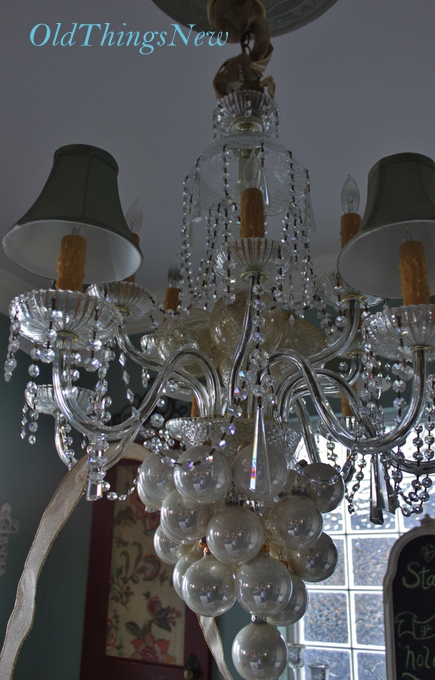 05-Undecorating the Christmas Chandy 007