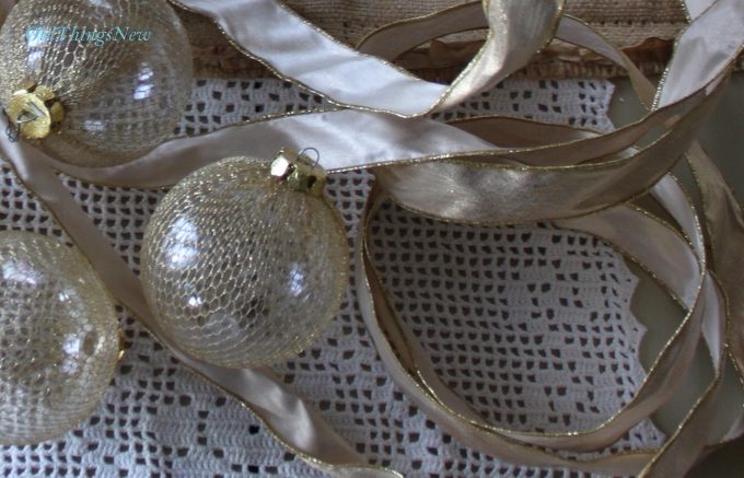 07-Undecorating the Christmas Chandy 012