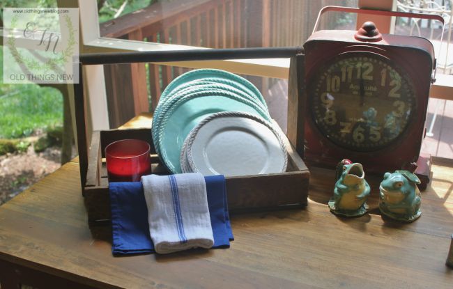 Screened porch table 002