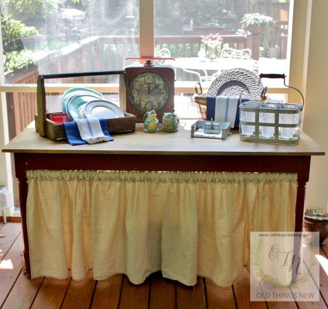 screened porch table 006