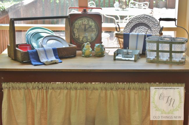 screened porch table 008